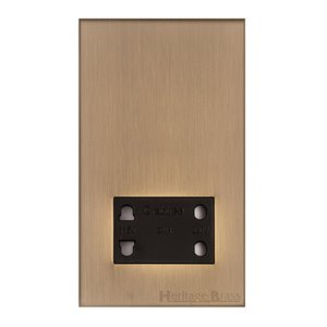 Shaver Socket Output Voltage 110/240V / Winchester